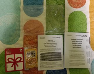Caja Nintendo 2DS Negra + Azul Mario Kart 7 Esp