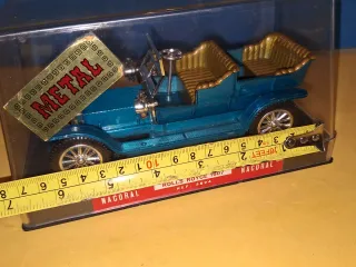 Nacoral Metal Rolls Royce 1907  escal 1:24 en caja