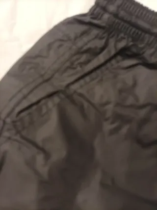 Pantalón impermeable negro