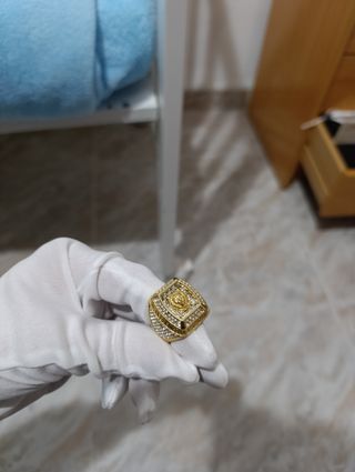 Anillo Guess Dorado con Cristales