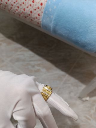 Anillo Guess Dorado con Cristales