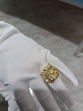 Anillo Guess Dorado con Cristales