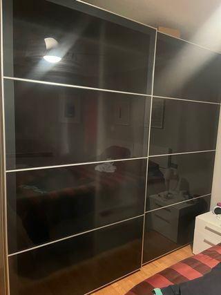 Armario IKEA puertas correderas cristal negro