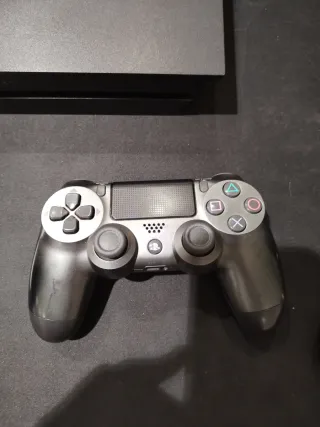 PS4 (PlayStation 4 - Magical edition)Negra + Mando