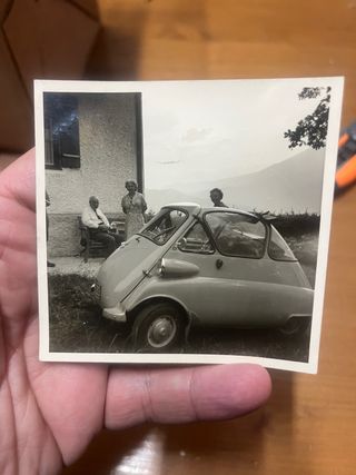 Vecchia fotografia BMW Isetta