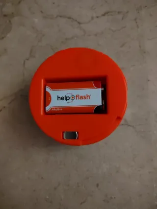 Baliza V16 Help Flash, no homologada en España.