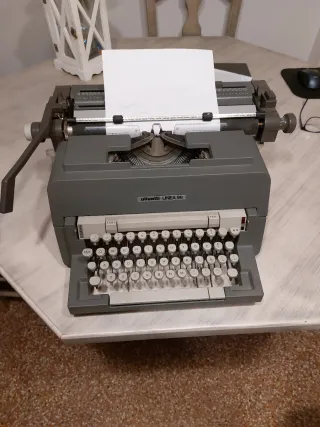 Máquina de Escribir Olivetti Línea 98