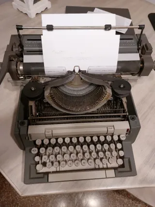Máquina de Escribir Olivetti Línea 98