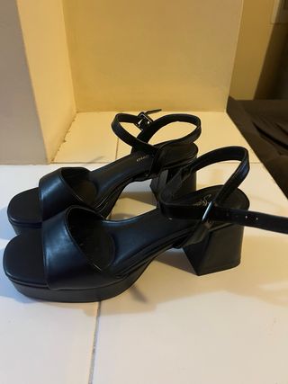 Zapatos de tacón negros
