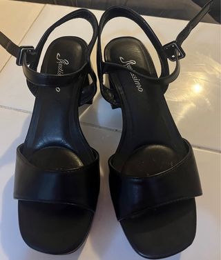 Zapatos de tacón negros