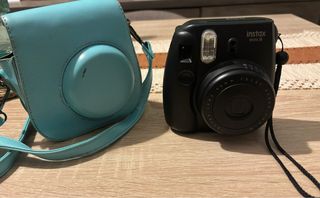 Cámara Fujifilm Instax Mini 8 + Funda Azul