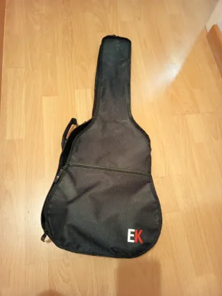 Guitarra infantil con funda y afinador