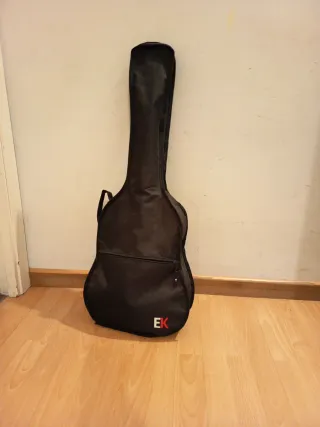 Guitarra infantil con funda y afinador