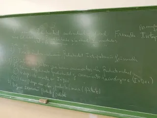 Clases particulares de economía eso o bachiller.