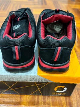 Calzado Security Line Negro y Rojo
