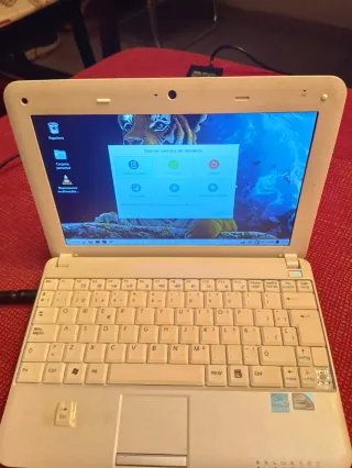 Portátil Notebook Blanco y Verde