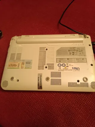 Portátil Notebook Blanco y Verde