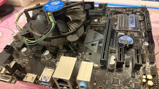 Placa base Intel i3-8350K con disipador