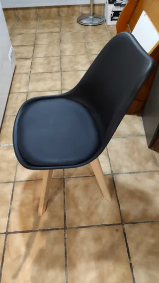 Silla comedor negra y madera