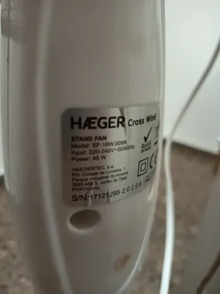 Ventilador de pie blanco