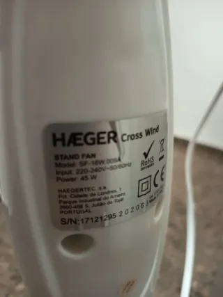 Ventilador de pie blanco