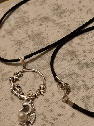 Collana con cavalluccio marino e perla