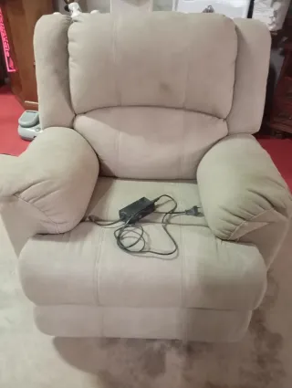 Poltrona reclinabile beige in tessuto