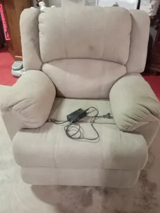 Poltrona reclinabile beige in tessuto