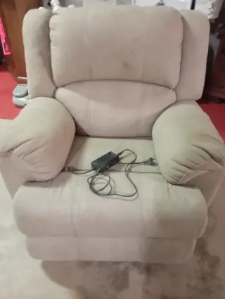 Poltrona reclinabile beige in tessuto
