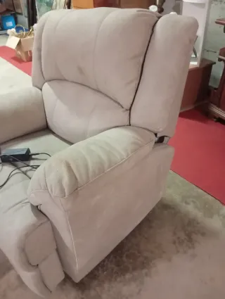 Poltrona reclinabile beige in tessuto