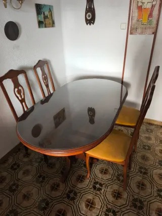 Mesa comedor cristal y 4 sillas madera