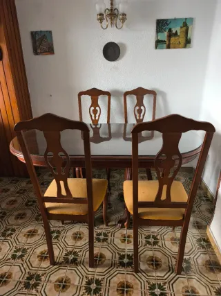 Mesa comedor cristal y 4 sillas madera