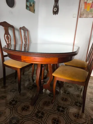 Mesa comedor cristal y 4 sillas madera