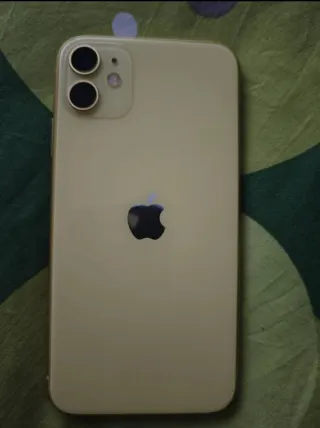 iPhone 11 Amarillo