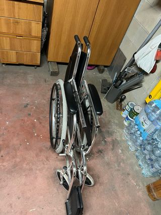 Sedia a rotelle pieghevole usata