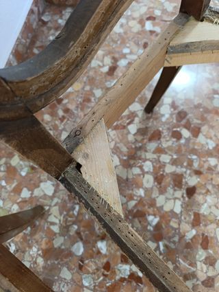 Butacas tallada. Encoladas. Fuertes.