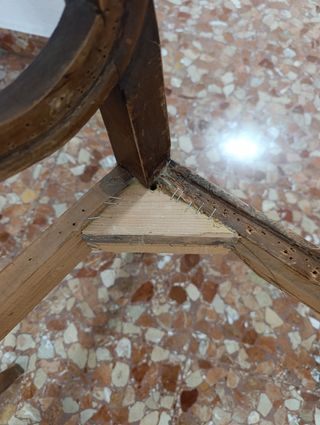 Butacas tallada. Encoladas. Fuertes.