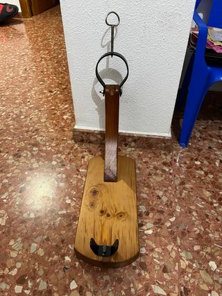 Jamonero de madera y metal