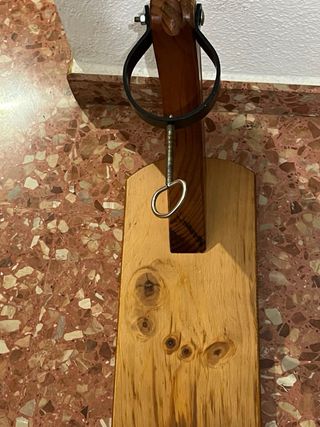 Jamonero de madera y metal