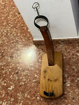 Jamonero de madera y metal