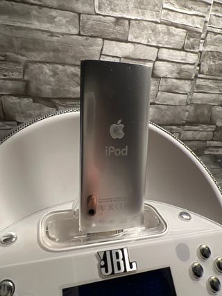 iPod nano 5G plata radio cámara altavoz