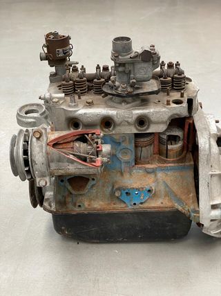 MAQUETA MOTOR Y CAJA CAMBIOS SECCIONADOS SEAT 600