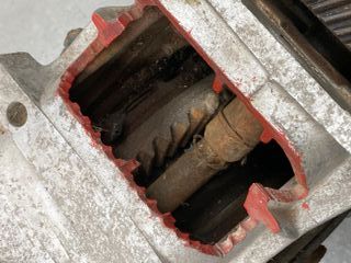 MAQUETA MOTOR Y CAJA CAMBIOS SECCIONADOS SEAT 600