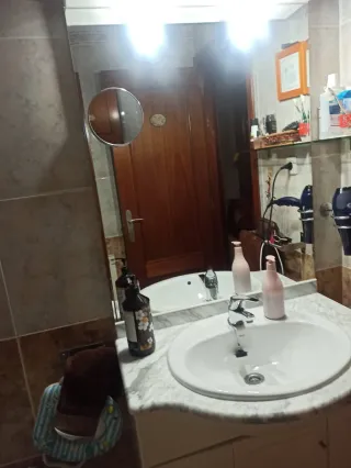 Mueble de baño mármol y madera