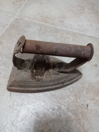 Plancha antigua de hierro fundido