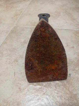 Plancha antigua de hierro fundido