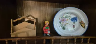 Lote de figuras y plato decorativo