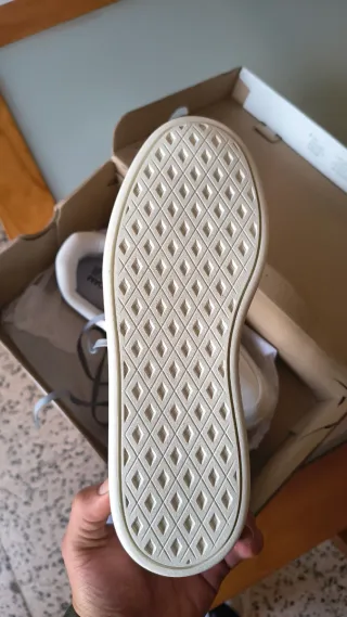 Zapatillas Adidas Blancas y Grises