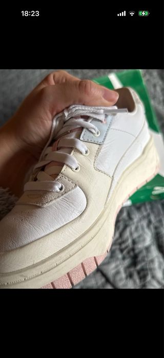 Zapatillas Puma Blancas y Rosas