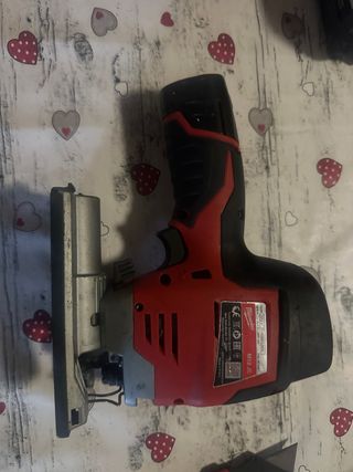 Caladora Milwaukee M12 JS